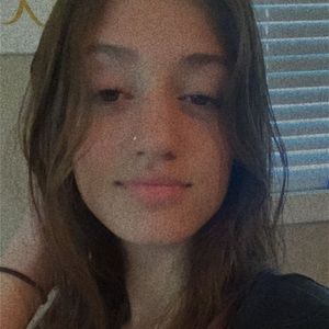 Meet your Posher, Alexia